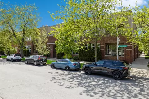 5318 N Ravenswood Ave #201, Chicago, IL 60640