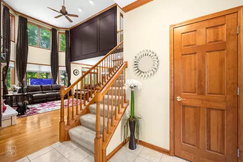 Entry Way - 699 E Nerge Rd, Roselle, IL 60172 photo 1 of 2