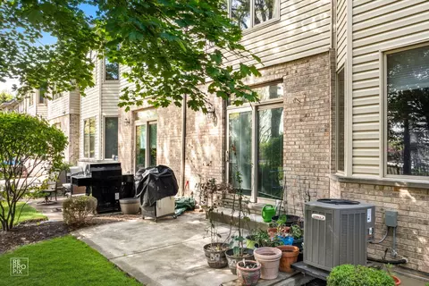 Exterior - 699 E Nerge Rd, Roselle, IL 60172 photo 5 of 5