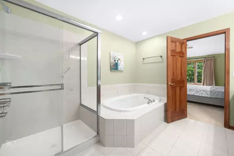 Bath - 699 E Nerge Rd, Roselle, IL 60172 photo 2 of 3