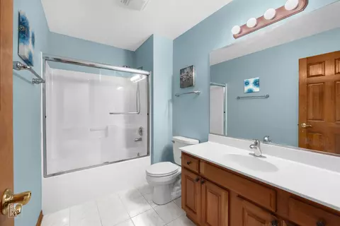 Bath - 699 E Nerge Rd, Roselle, IL 60172 photo 3 of 3