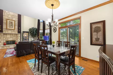 Dining - 699 E Nerge Rd, Roselle, IL 60172 photo 1 of 2