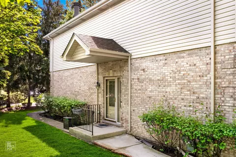 Exterior - 699 E Nerge Rd, Roselle, IL 60172 photo 3 of 5