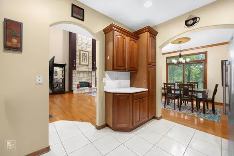 Entry Way - 699 E Nerge Rd, Roselle, IL 60172 photo 2 of 2