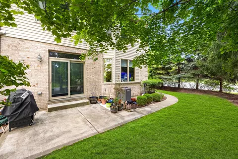 Exterior - 699 E Nerge Rd, Roselle, IL 60172 photo 4 of 5
