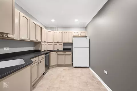 Kitchen - 699 E Nerge Rd, Roselle, IL 60172 photo 4 of 4