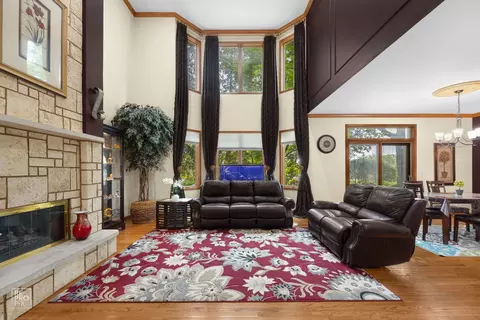 Living - 699 E Nerge Rd, Roselle, IL 60172 photo 1 of 2