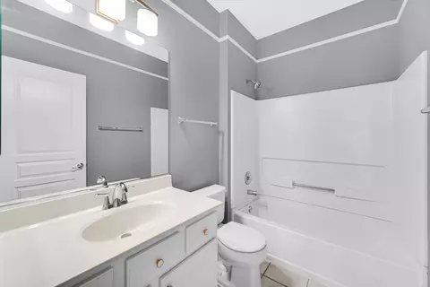 Bath - 20 Twickenham Ct, Algonquin, IL 60102 photo 2 of 2