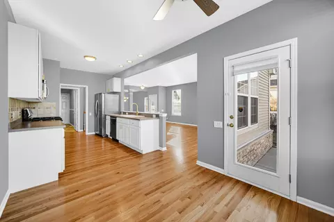 Kitchen - 20 Twickenham Ct, Algonquin, IL 60102 photo 3 of 3