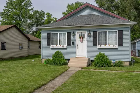 613 S Wells St, Sandwich, IL 60548