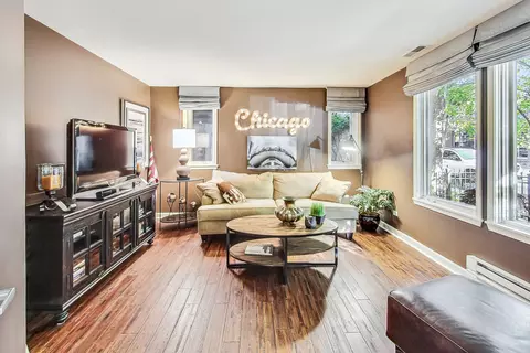 Living - 1248 W Monroe St, Chicago, IL 60607 photo 6 of 6