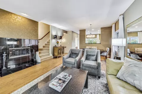 Living - 1248 W Monroe St, Chicago, IL 60607 photo 3 of 6
