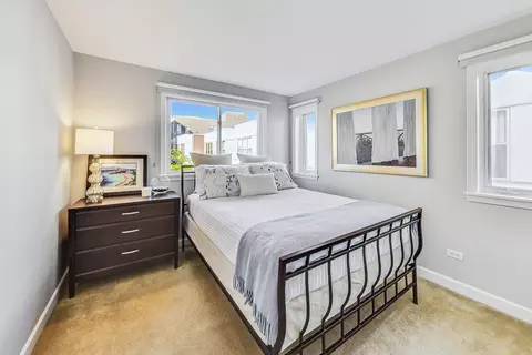 Bedroom - 1248 W Monroe St, Chicago, IL 60607 photo 3 of 4
