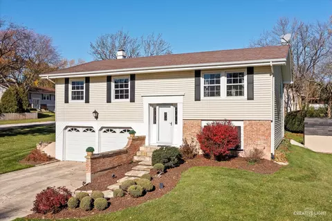 21 W666 Huntington Rd, Glen Ellyn, IL 60137