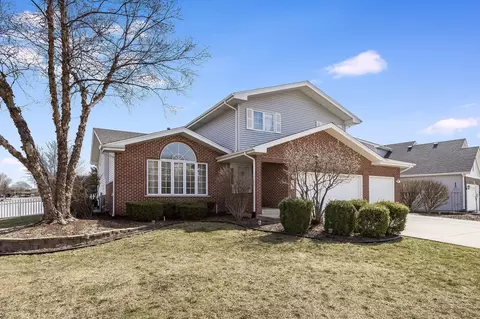 702 Long Ridge Trl, Minooka, IL 60447