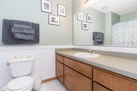 Bath - 702 Long Ridge Trl, Minooka, IL 60447 photo 1 of 3