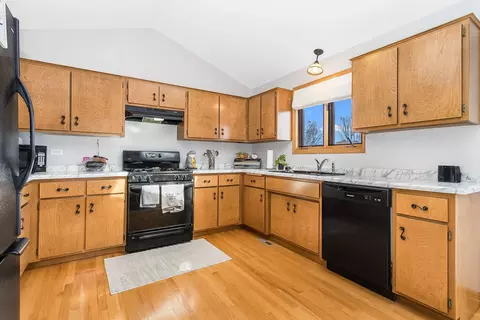Kitchen - 702 Long Ridge Trl, Minooka, IL 60447 photo 2 of 3