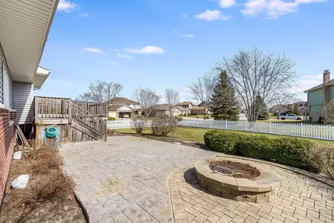 Exterior - 702 Long Ridge Trl, Minooka, IL 60447 photo 2 of 4