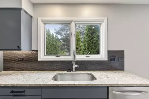 Bath - 127 E Grantley Ave, Elmhurst, IL 60126 photo 2 of 5