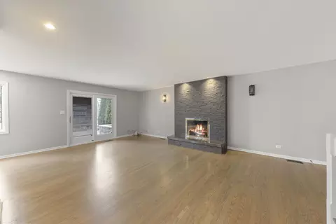 Living - 127 E Grantley Ave, Elmhurst, IL 60126 photo 3 of 4