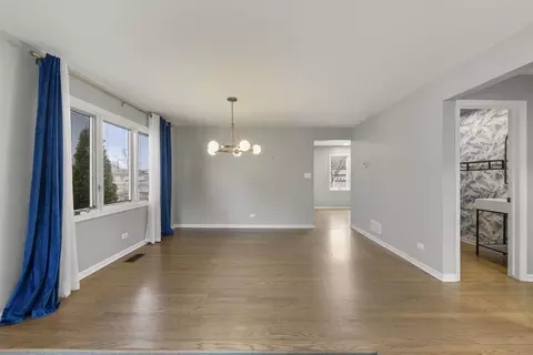 Living - 127 E Grantley Ave, Elmhurst, IL 60126 photo 2 of 4