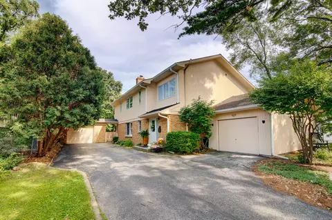 527 S Prairie Ave, Mundelein, IL 60060