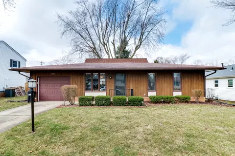 1230 Townley Dr, Bloomington, IL 61704