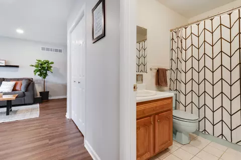 Bath - 1230 Townley Dr, Bloomington, IL 61704 photo 2 of 4