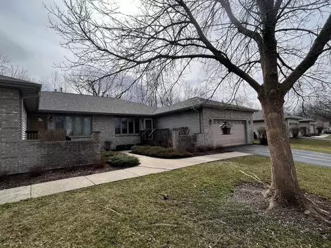 5095 Hermitage Trl, Rockford, IL 61114