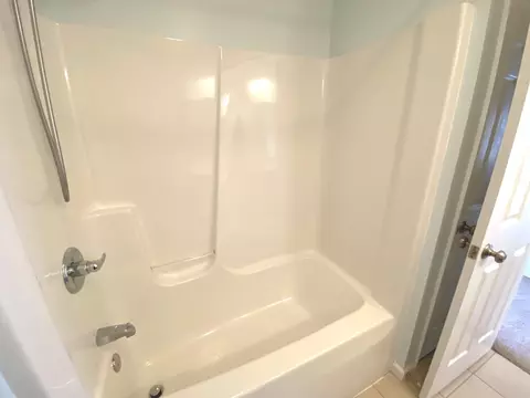 Bath - 1902 Vale St, Champaign, IL 61822 photo 7 of 7