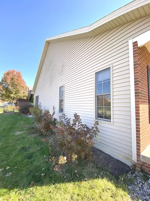 Exterior - 1902 Vale St, Champaign, IL 61822 photo 5 of 19