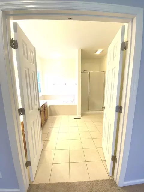 Entry Way - 1902 Vale St, Champaign, IL 61822 photo 3 of 4