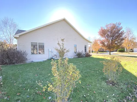 Exterior - 1902 Vale St, Champaign, IL 61822 photo 6 of 19