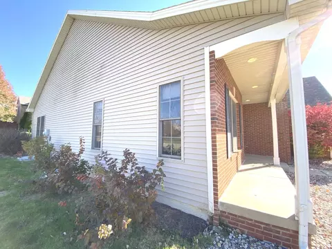 Exterior - 1902 Vale St, Champaign, IL 61822 photo 4 of 19