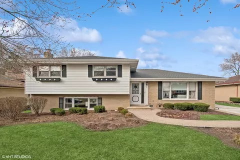 6860 W Highland Dr, Palos Heights, IL 60463