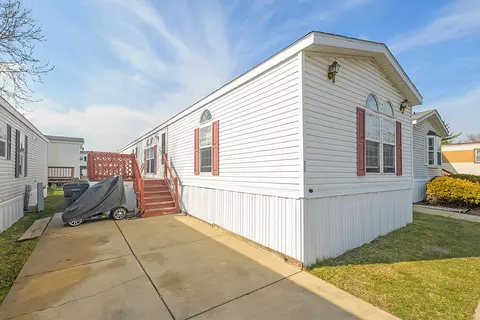 32 Woodland Dr, Countryside, IL 60525