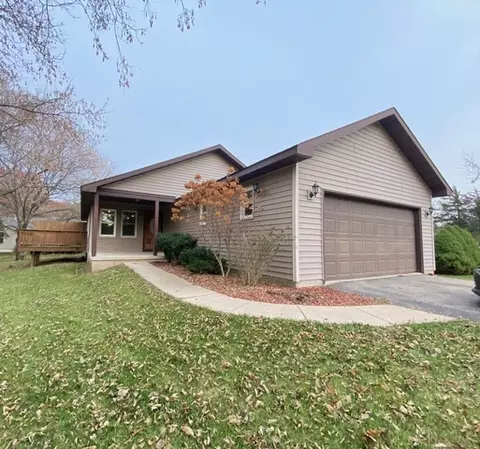 412 Sioux Ln, Dixon, IL 61021
