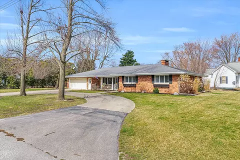 Exterior - 410 E Samuel St, Assumption, IL 62510 photo 2 of 9
