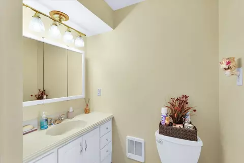 Bath - 410 E Samuel St, Assumption, IL 62510 photo 4 of 4