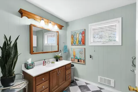 Bath - 410 E Samuel St, Assumption, IL 62510 photo 1 of 4