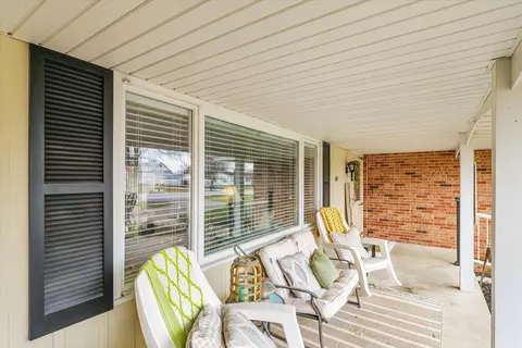 Exterior - 410 E Samuel St, Assumption, IL 62510 photo 5 of 9