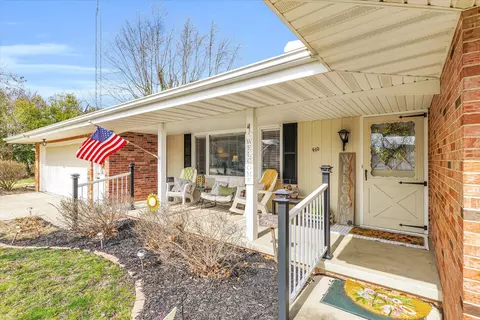 Exterior - 410 E Samuel St, Assumption, IL 62510 photo 4 of 9