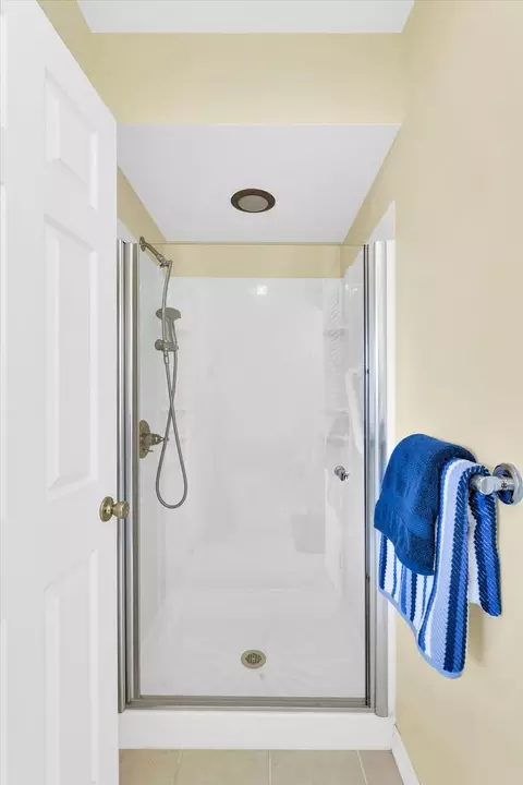 Bath - 410 E Samuel St, Assumption, IL 62510 photo 2 of 4