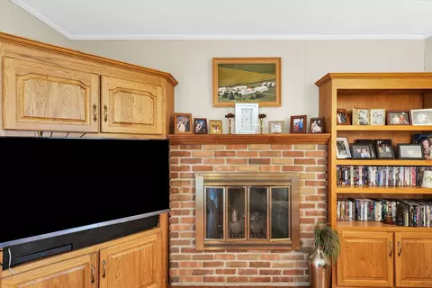 Living - 410 E Samuel St, Assumption, IL 62510 photo 6 of 6