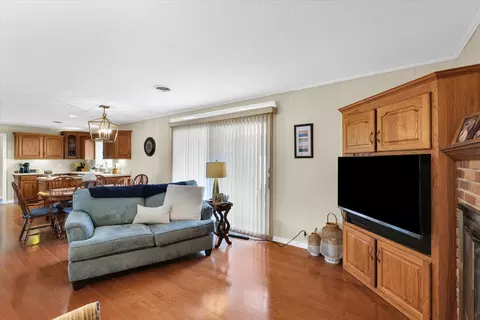 Living - 410 E Samuel St, Assumption, IL 62510 photo 4 of 6