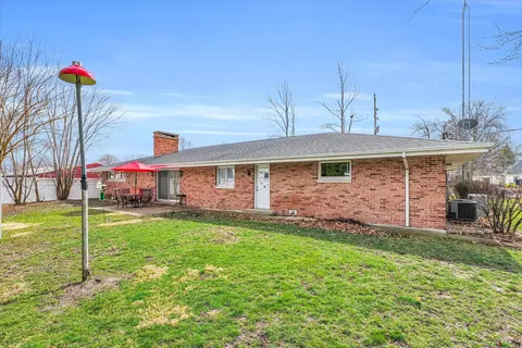 Exterior - 410 E Samuel St, Assumption, IL 62510 photo 9 of 9