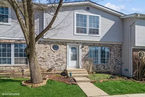 303 Driftwood Ln, Aurora, IL 60504