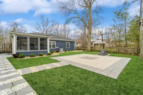 711 Hunter Rd, Glenview, IL 60025 photo 2