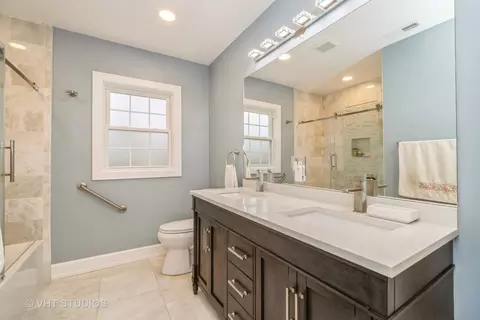 711 Hunter Rd, Glenview, IL 60025 photo 4