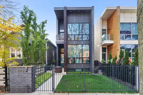 1903 W Erie St, Chicago, IL 60622
